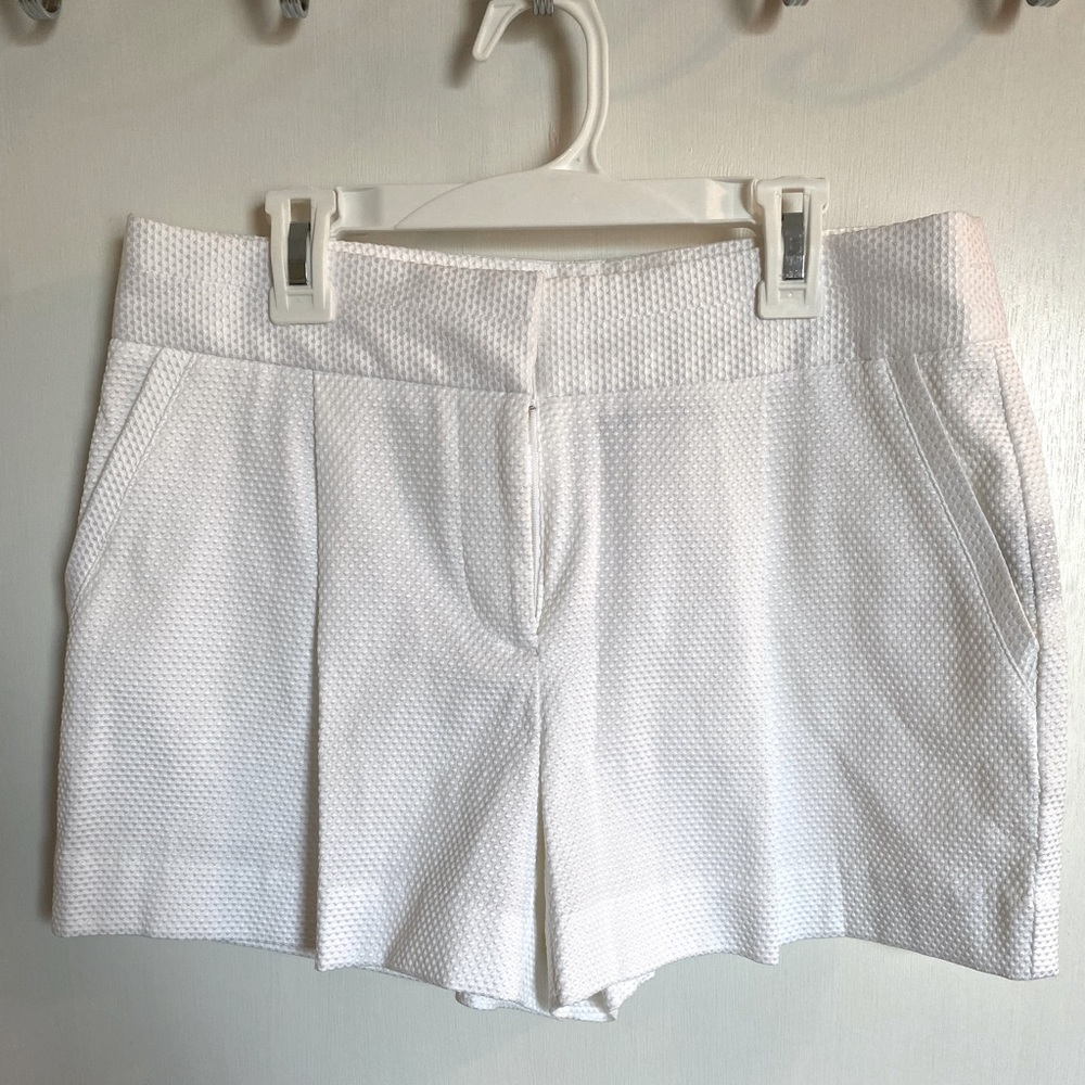 Dress style women’s shorts with pleated accent